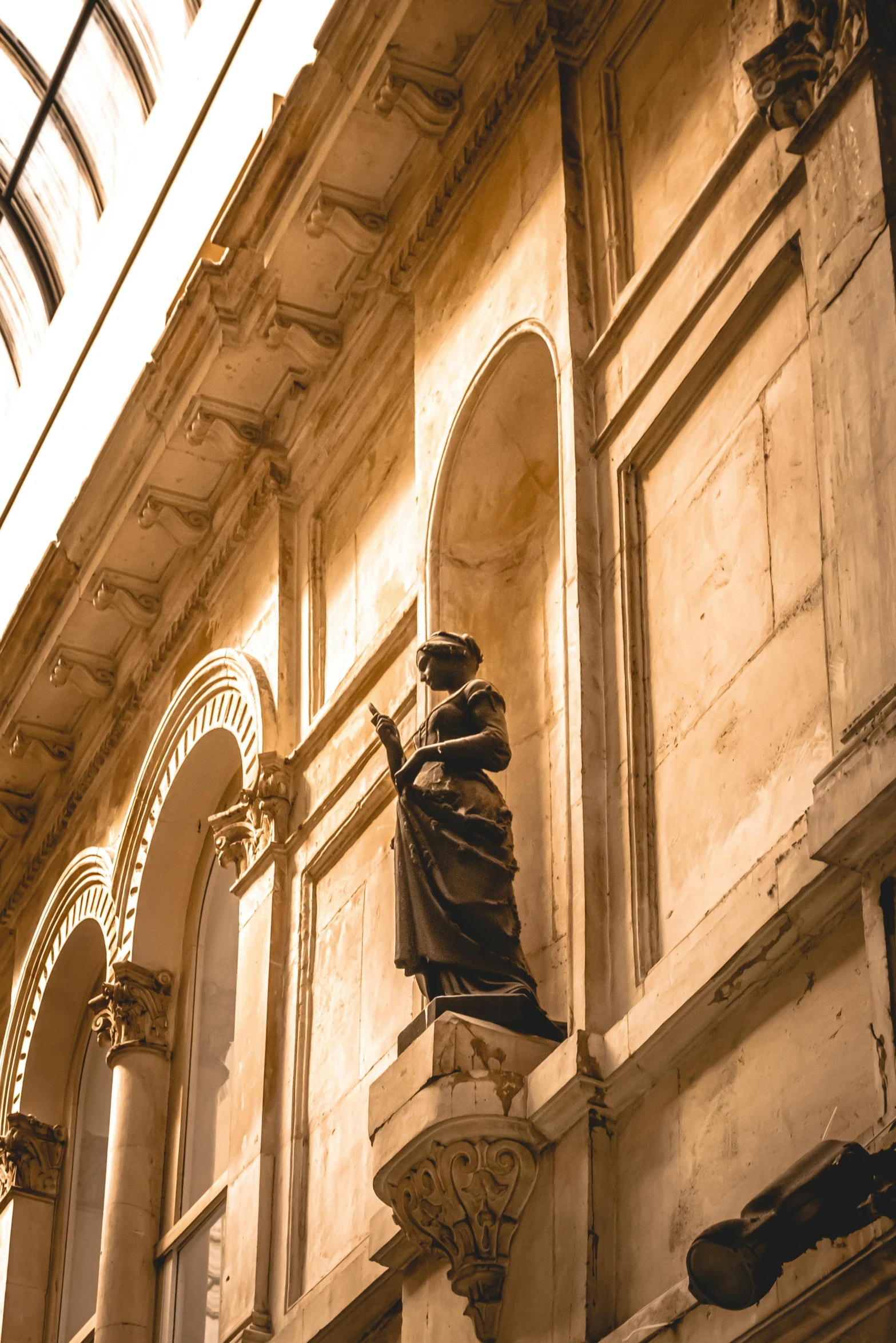 a statue is placed on the corner of a building