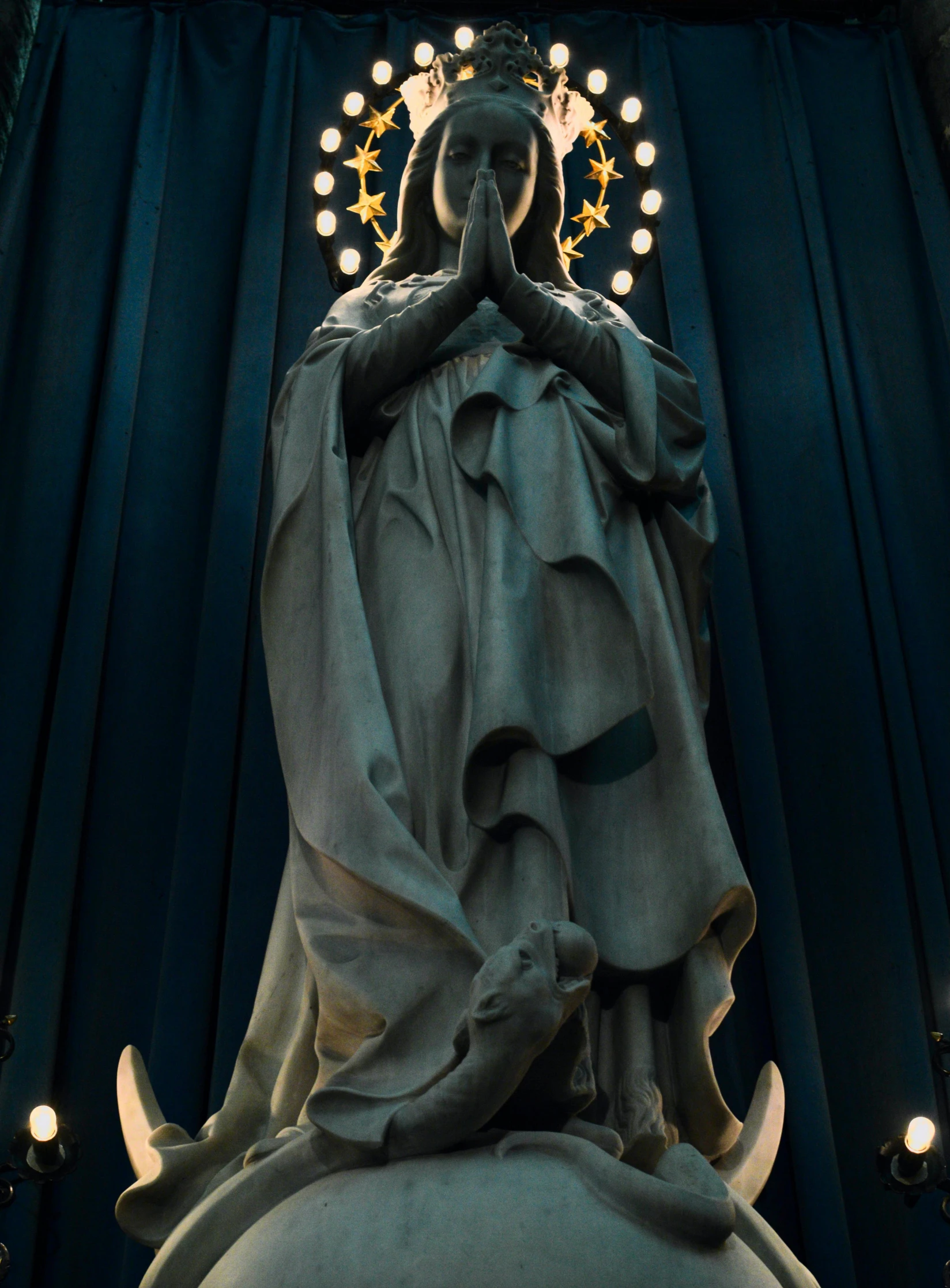 the statue of mary seated in front of the altar