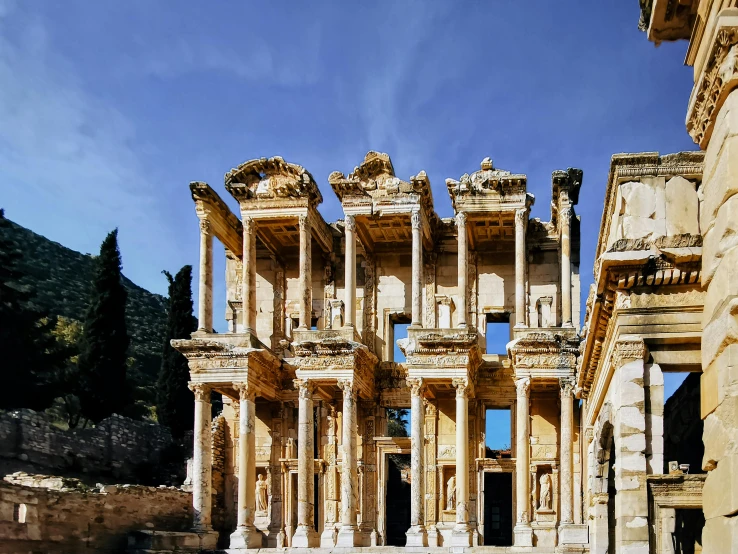 a building with columns in the center of it