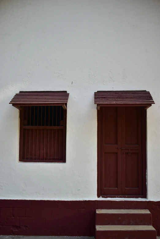 there is two windows on the side of the house