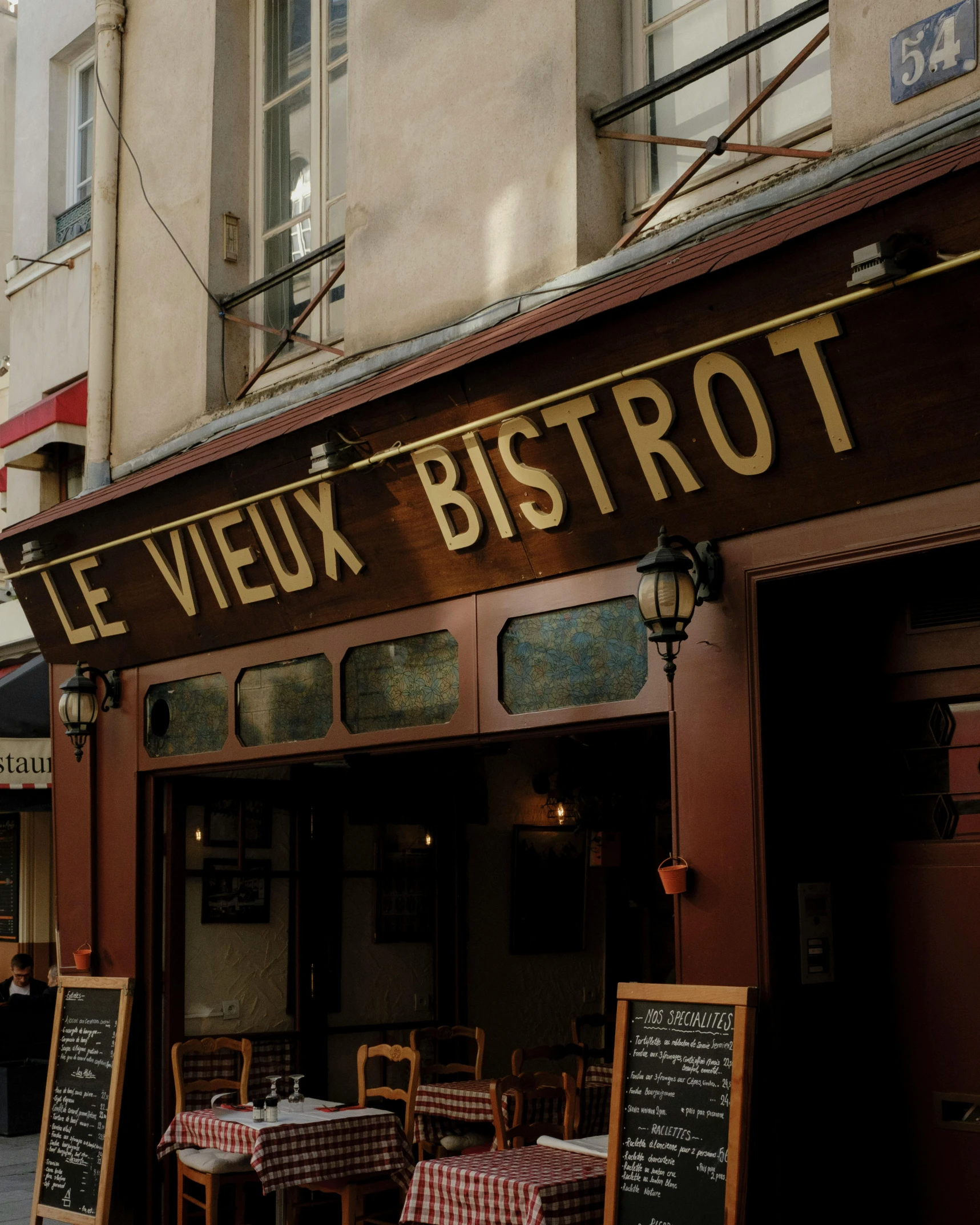 a restaurant that is in the corner of the street