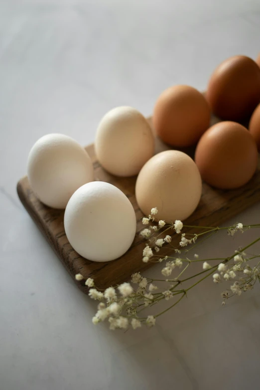 there are some eggs and flowers in front of the eggs