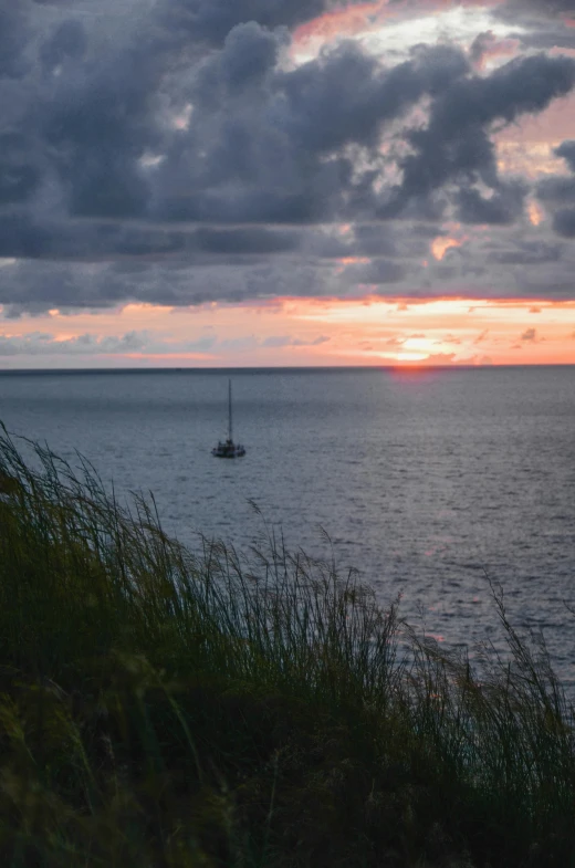 a boat that is floating in the ocean