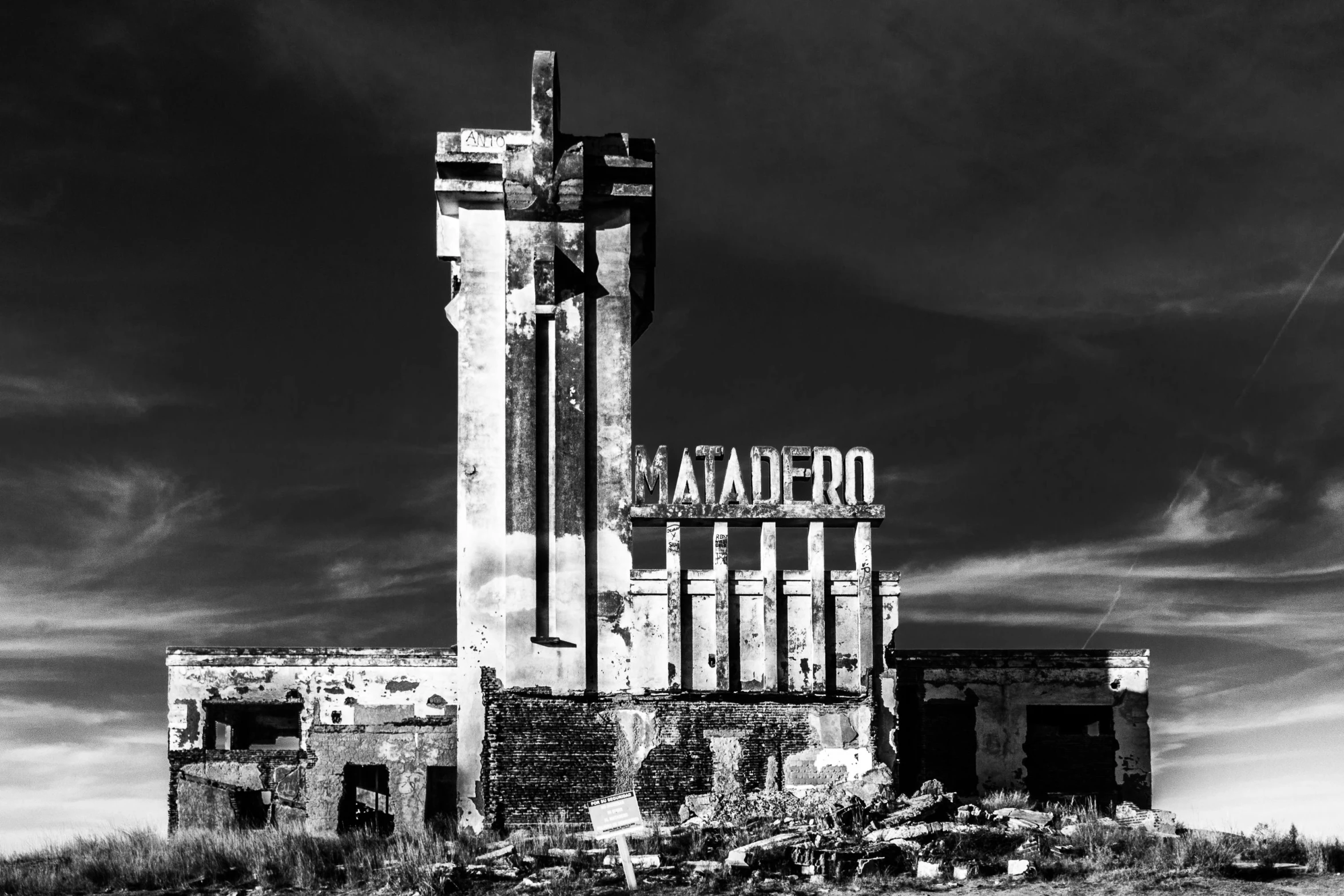 a black and white picture of a rundown building