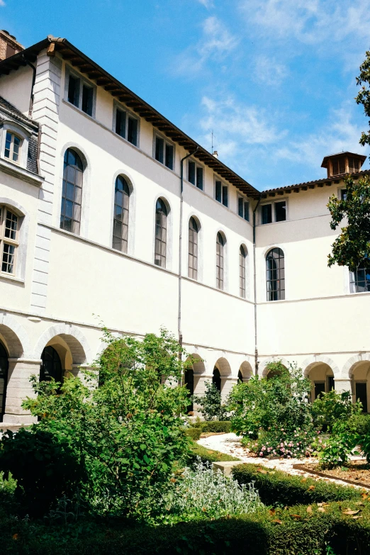 this is an old mansion in california