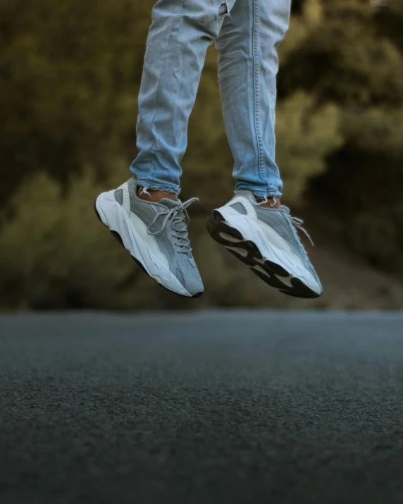 a man is walking on the sidewalk with his shoes