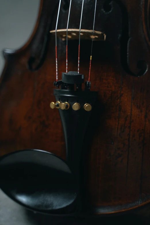 the back end of a violin with strings in front of it