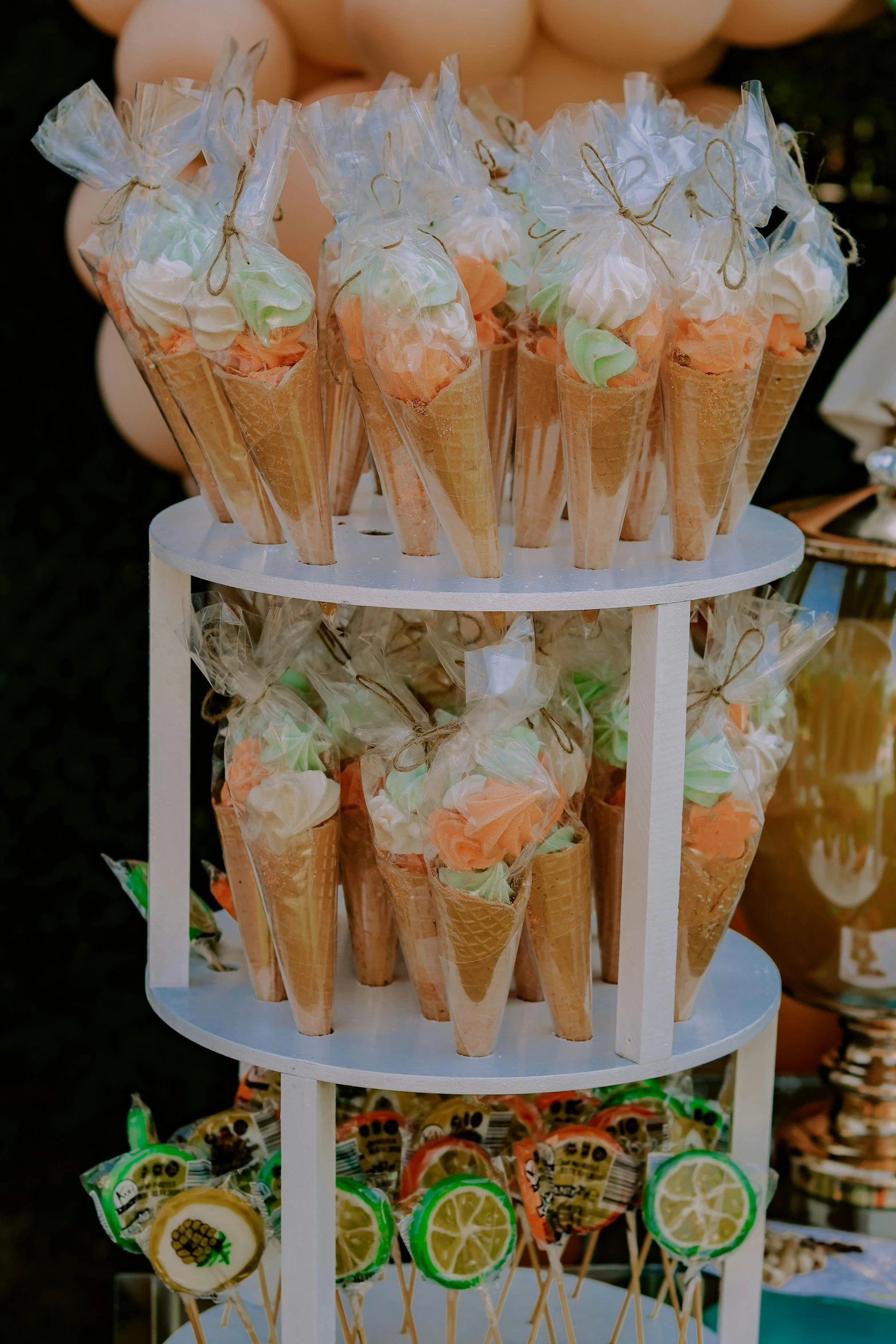 there are many desserts for sale in the stand