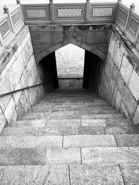 an alley way with concrete steps leading into it