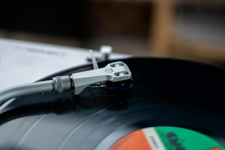 a close up of an old record player's clip