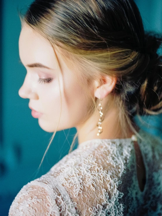 a woman is holding flowers in her hair