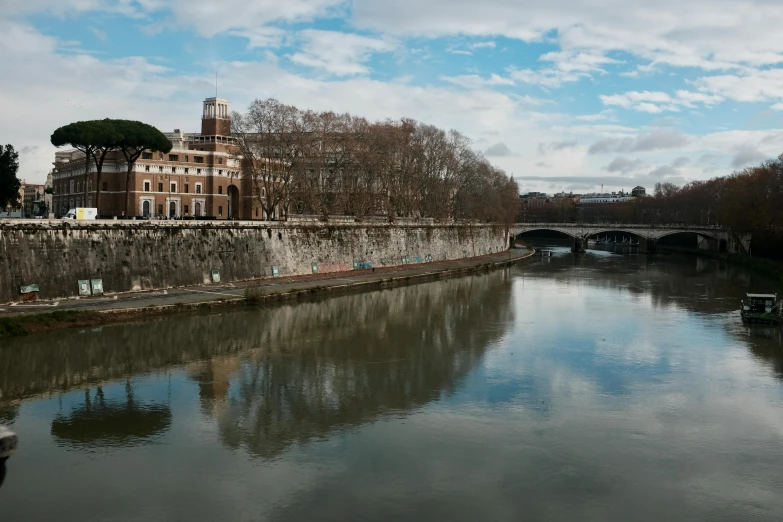 a picture of some water in the middle of town