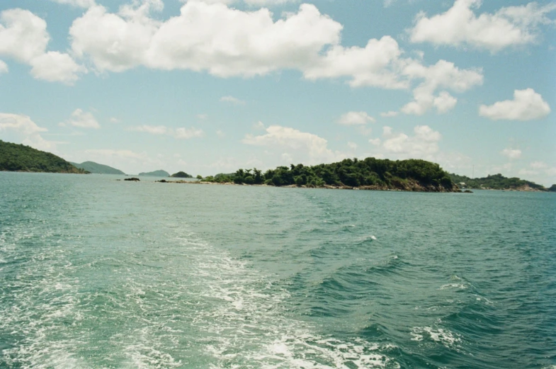 the wake of a boat in the middle of a lake