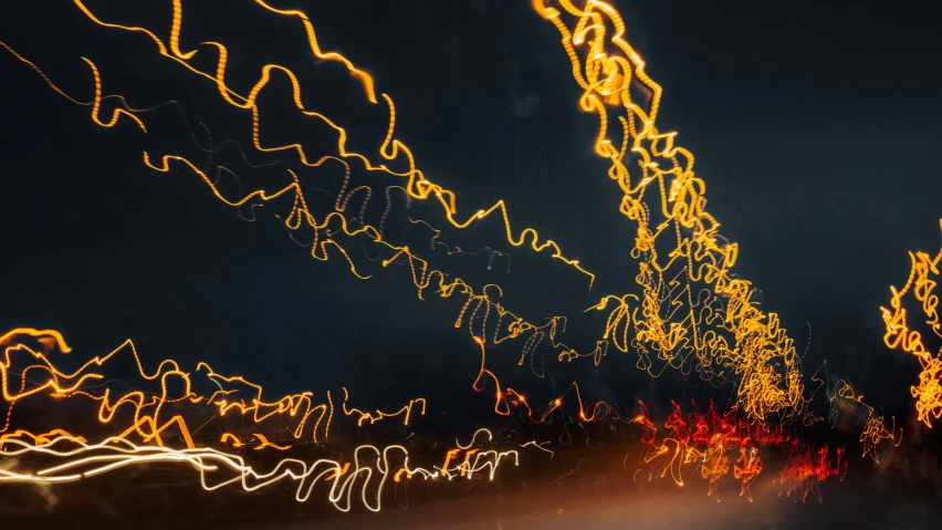 long exposure blurry pograph of the traffic lights and trees