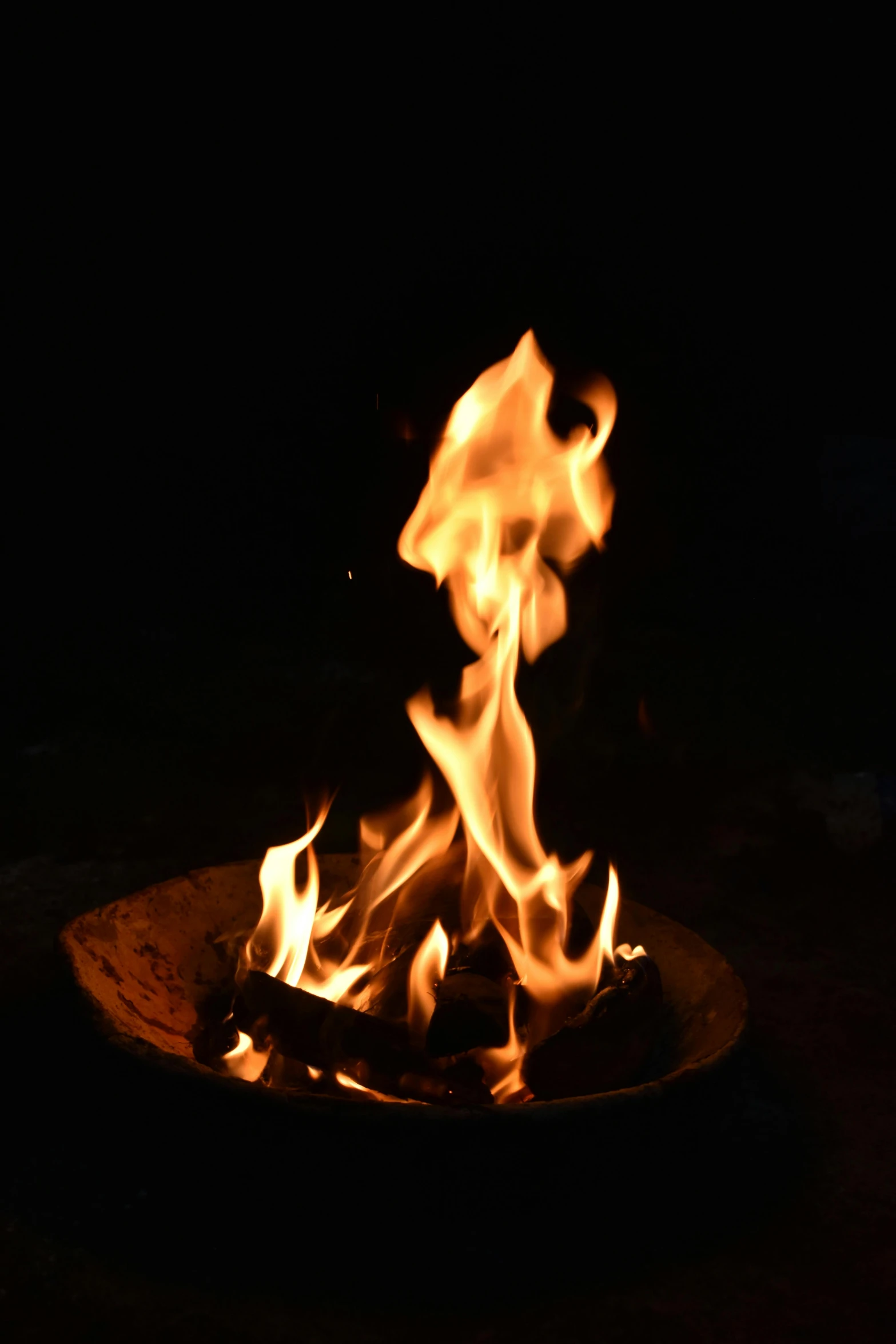 an image of a fire in the dark