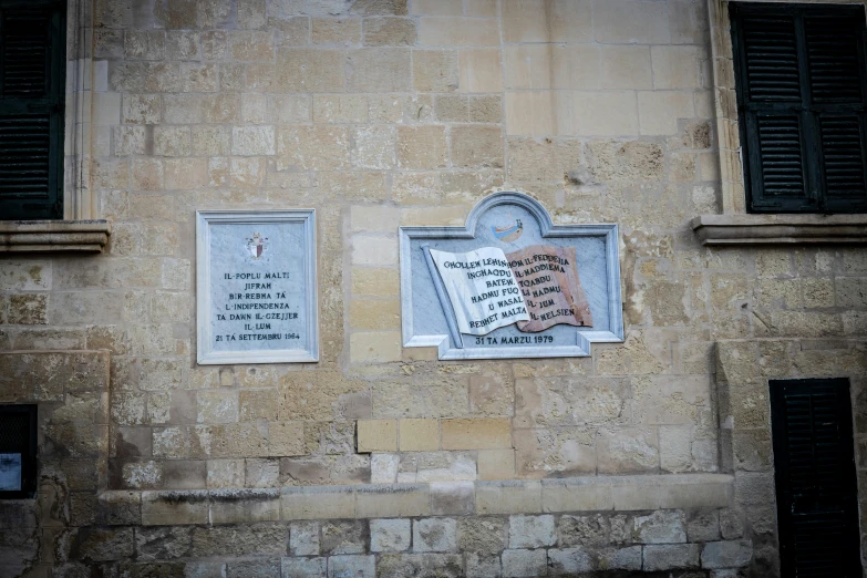 several plaques are put on the side of a building