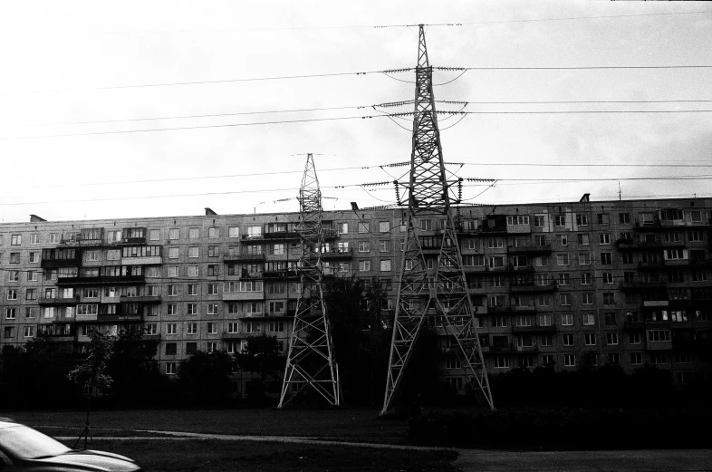 a bunch of power lines near an apartment building