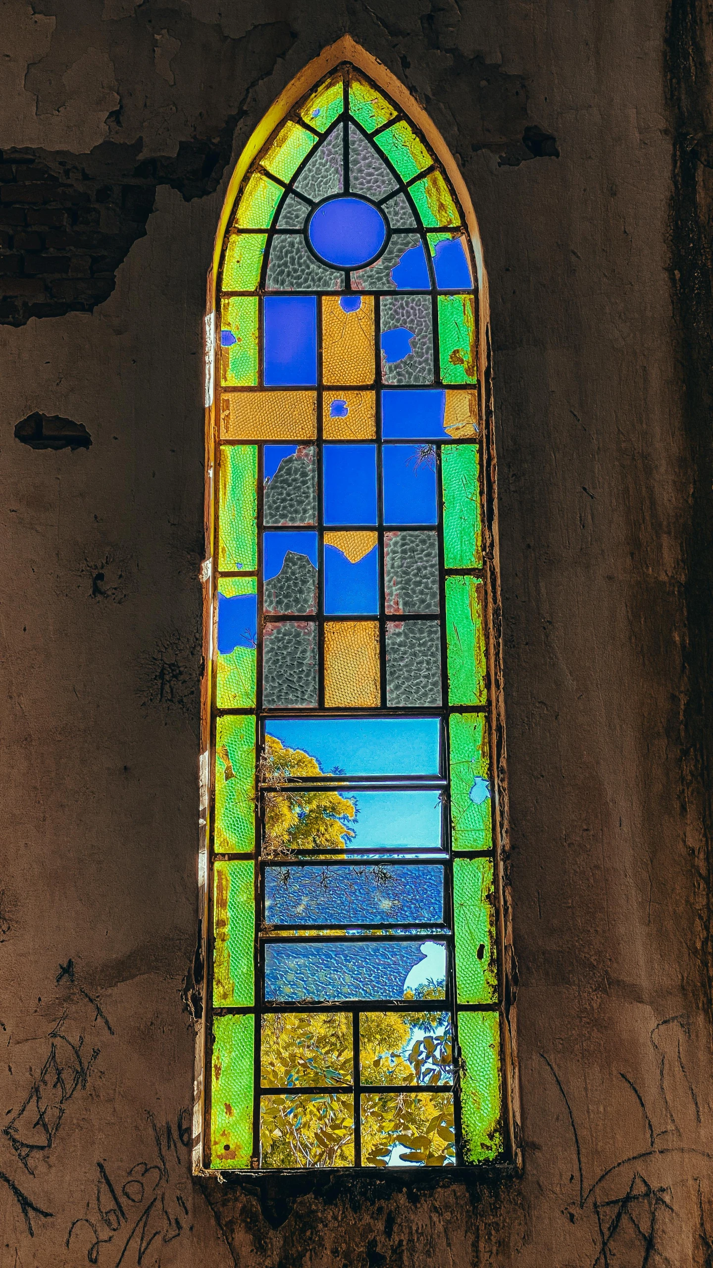 an old stained glass window in the middle of a wall