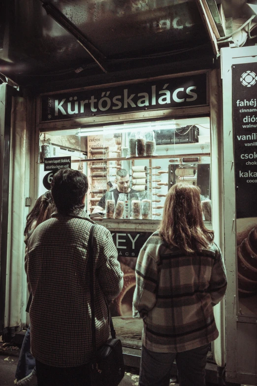 people waiting to get food at a restaurant