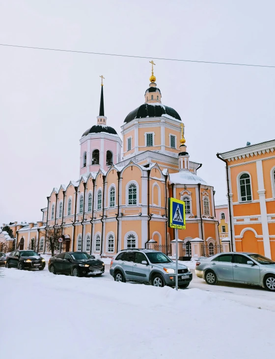 many vehicles are lined up in front of the building