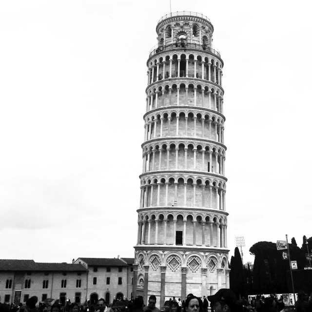 people standing in front of the leaning tower of the leaning tower