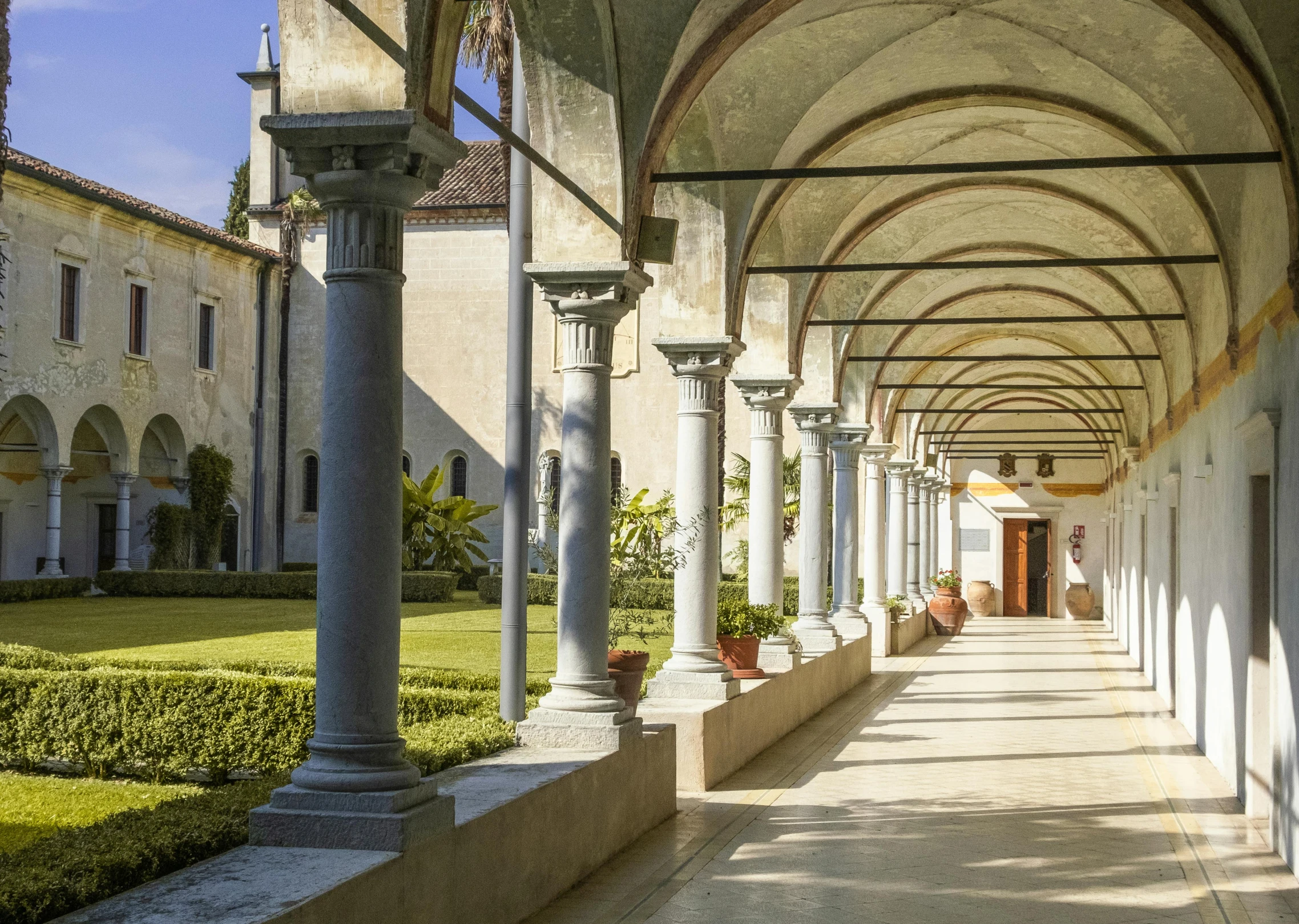 some columns are on the walkway with flowers