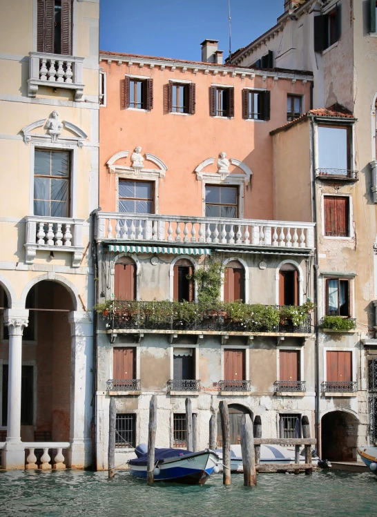 a building in venice that has several balconys