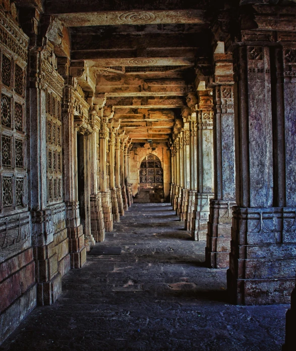 an alley way with many columns and arches