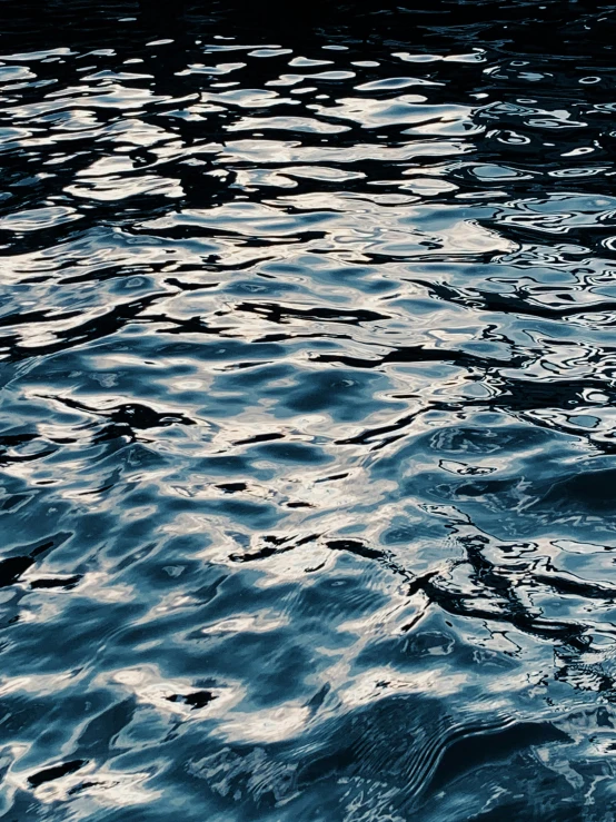water reflects the sky and reflects its wavy lines