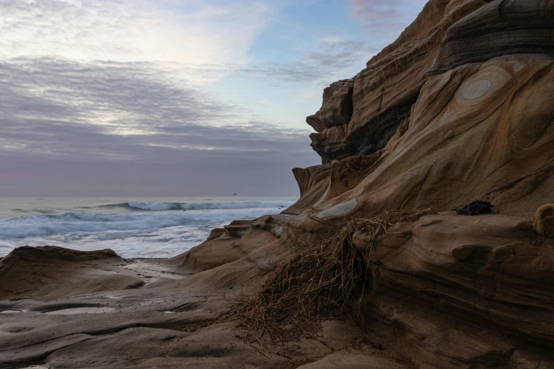 a bench is sitting on the edge of the cliff