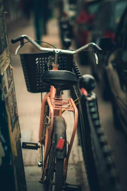 an up close view of the spokes on the back of a bike