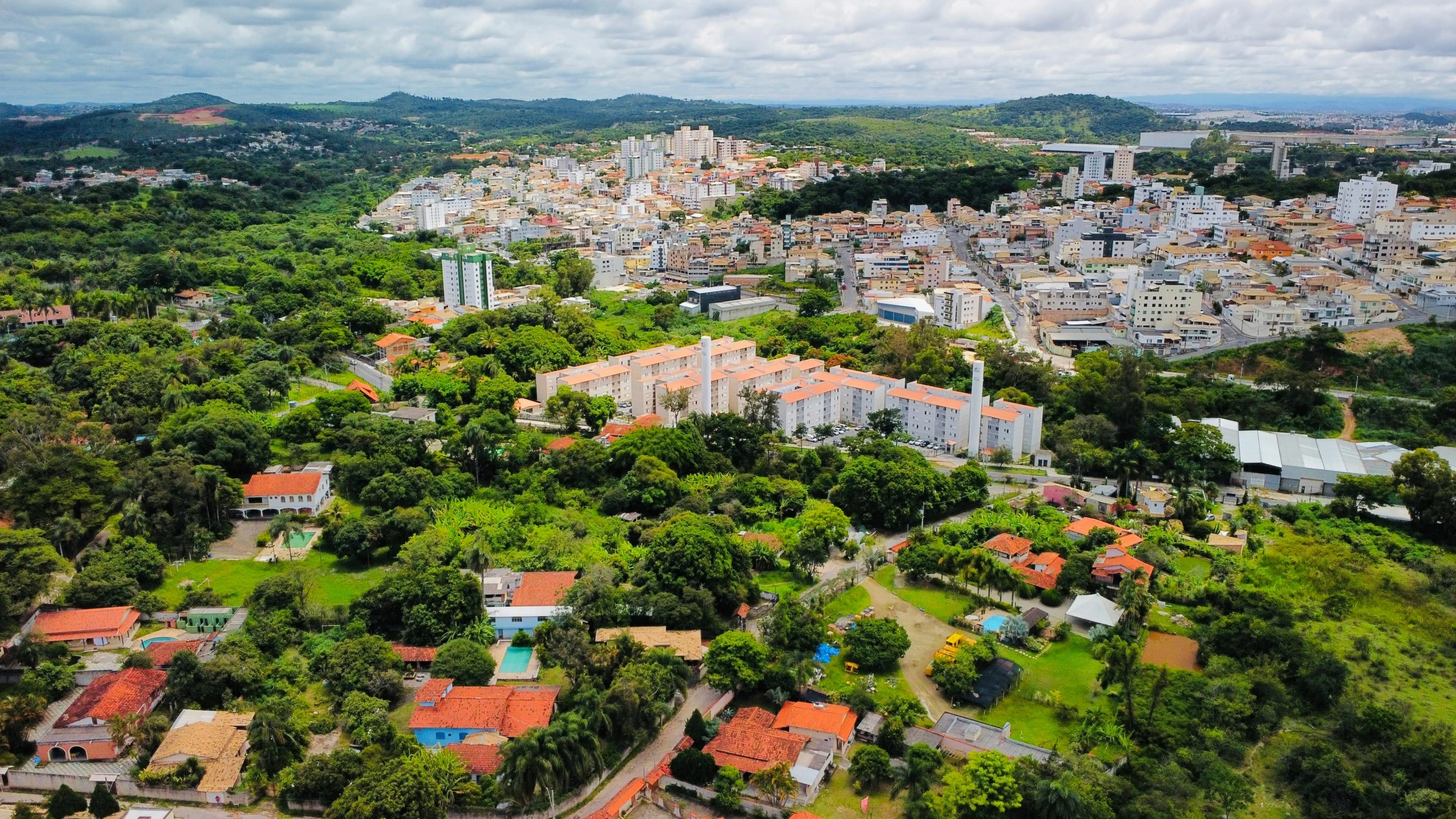 this aerial po shows the city of mexico as seen from a bird's eye view