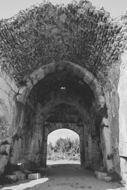 an archway in an old wall that is very dirty