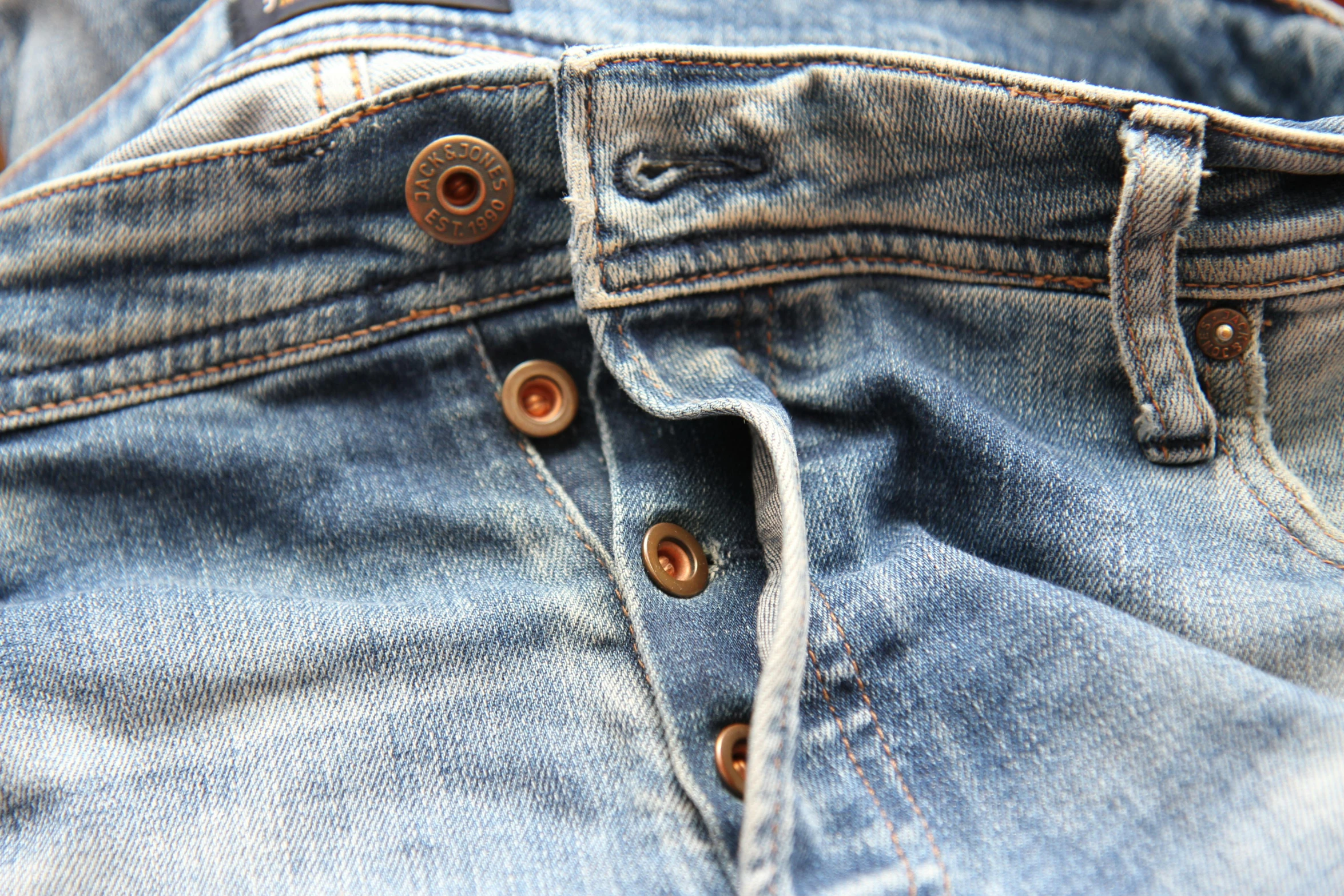 a close up of the bottom of jeans with ons on them