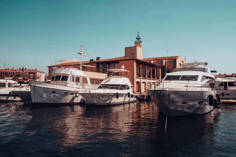 a boat yard full of boats in front of an apartment