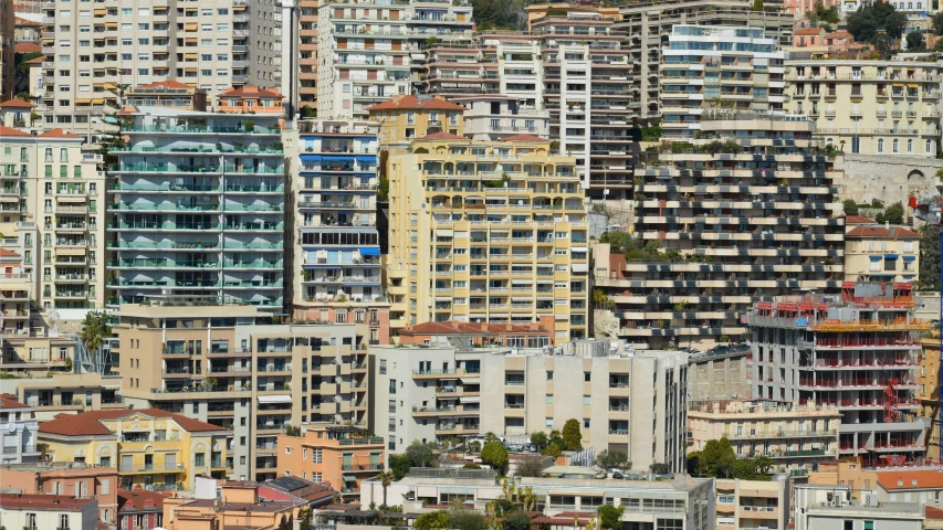 a bunch of tall buildings with lots of windows