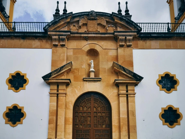 an elaborate building with an arched door and ornately decorated balcony