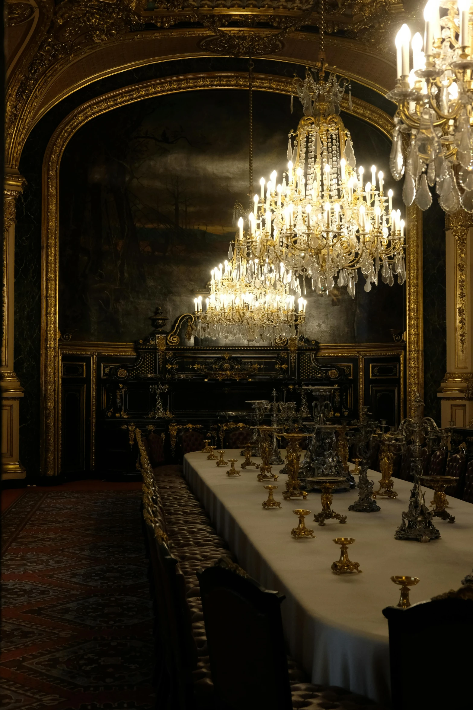 the dining room table has many place settings