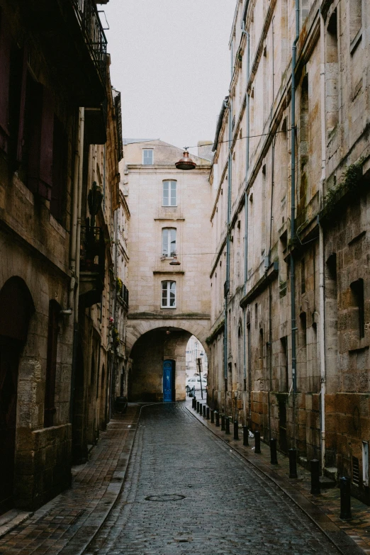 a narrow street with no one on it