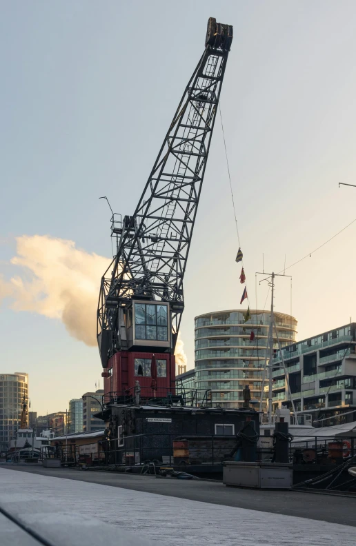 a crane that is sitting next to a building