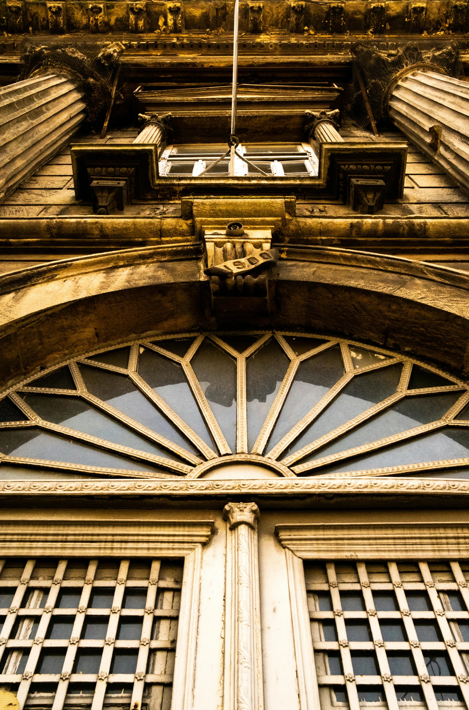 a clock is shown in the middle of an arch