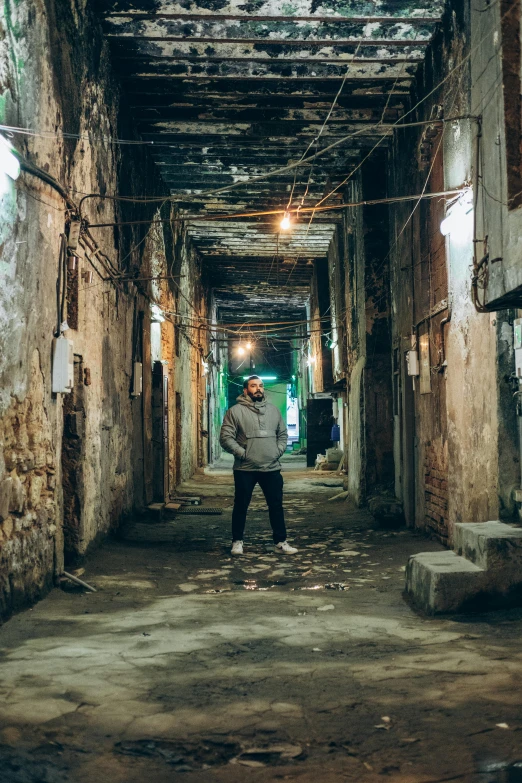 a man is standing in an alley between two buildings