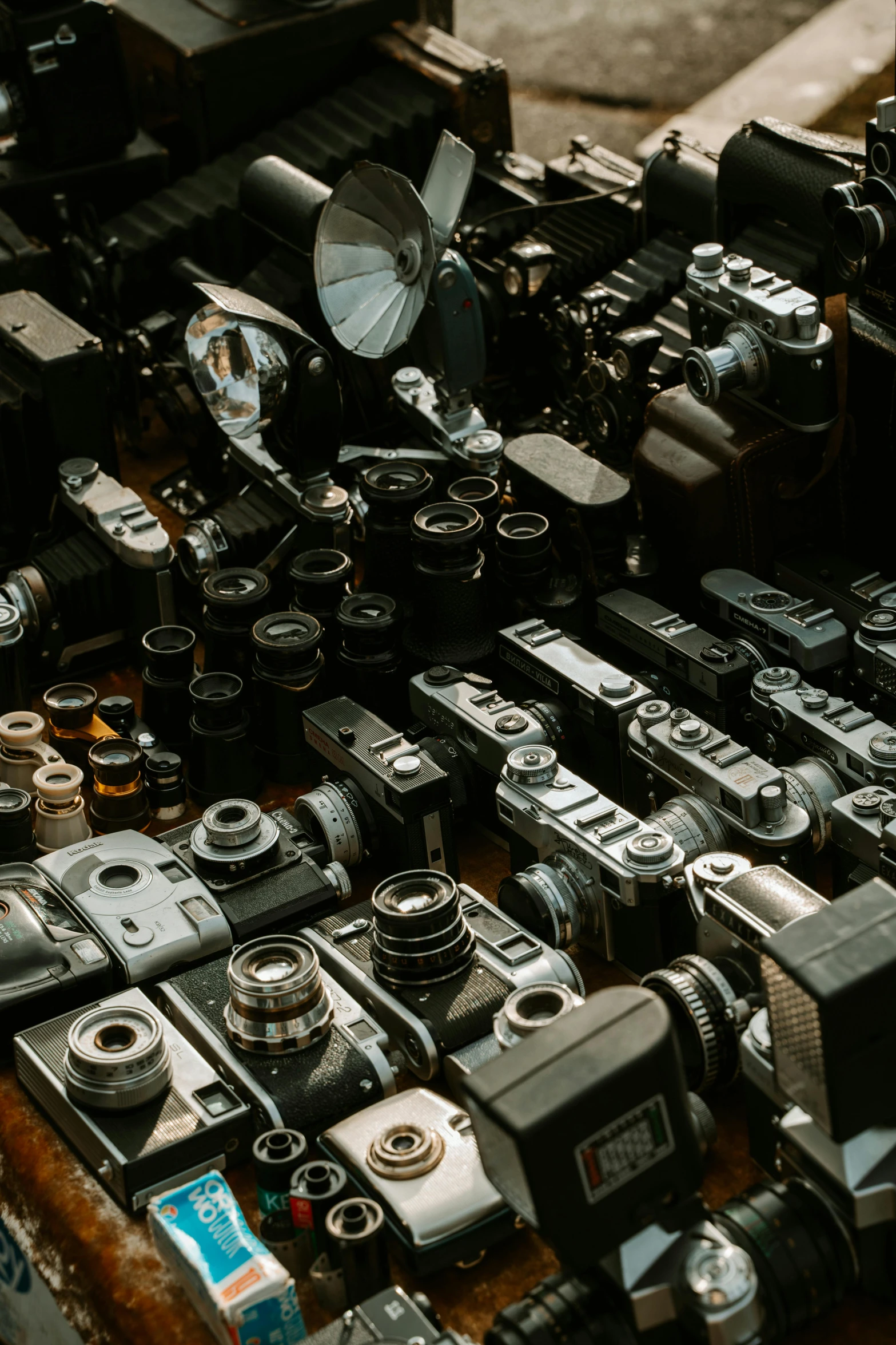 a bunch of old cameras sitting on display