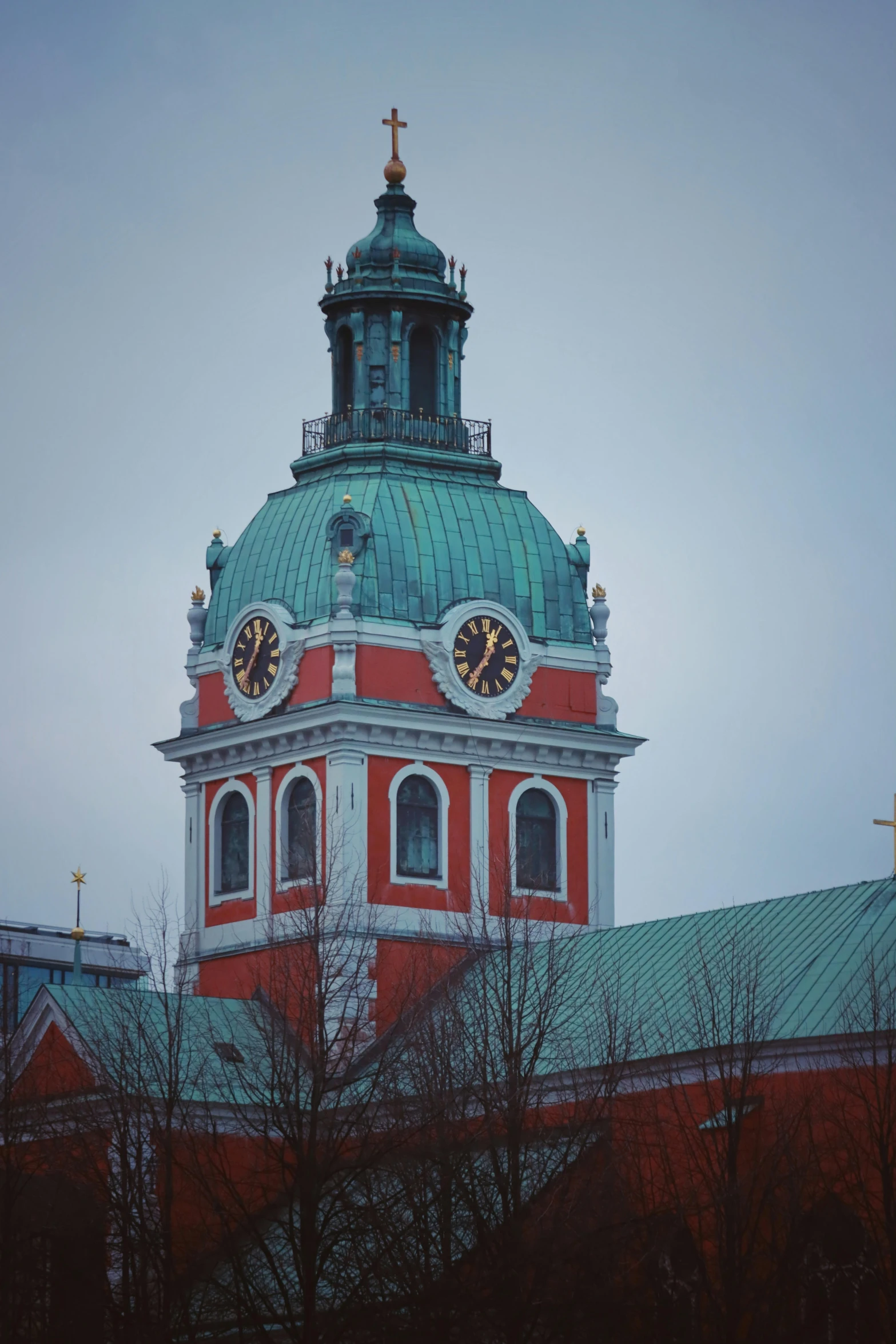 there are two clocks on top of this building