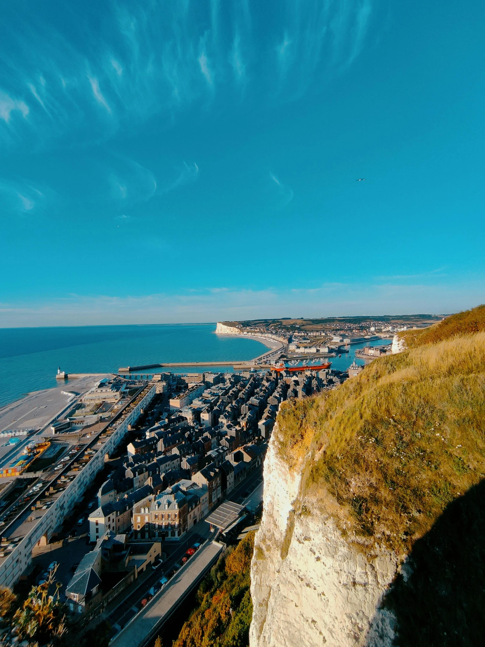 the large city is situated near a long cliff