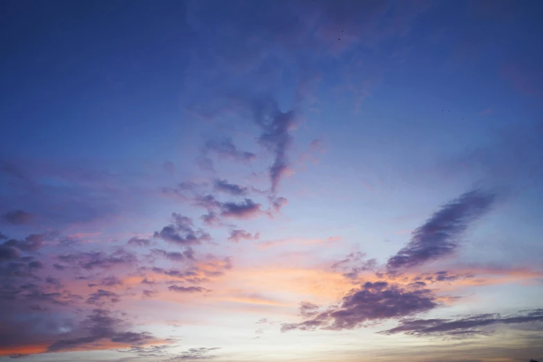 a very pretty sky and some blue water