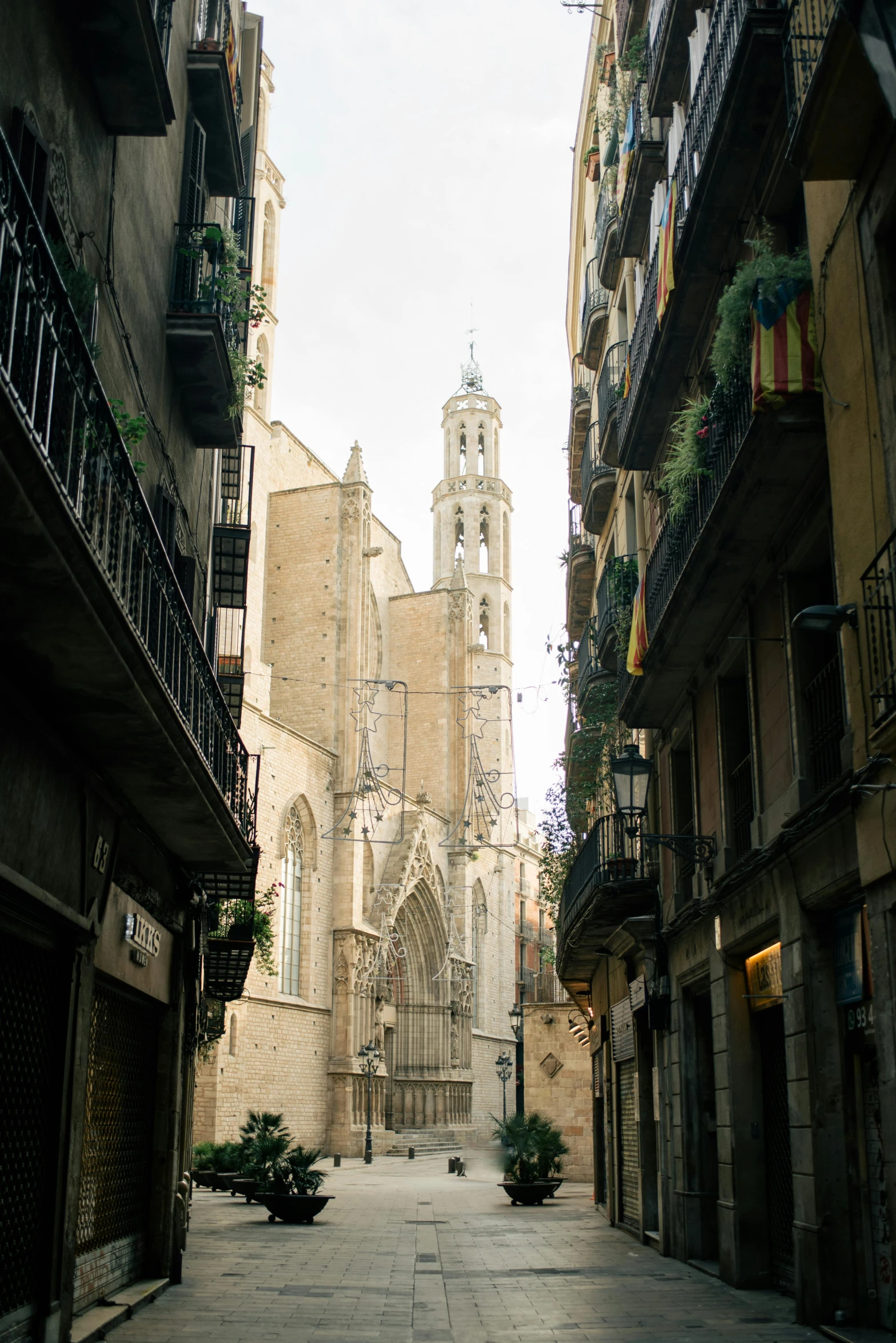 a narrow alley with people walking along the sidewalk