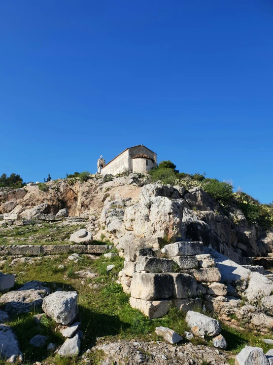 a very large hill with some rocks on top of it