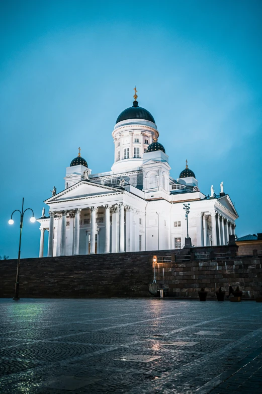 a building that is white and black sitting on the side