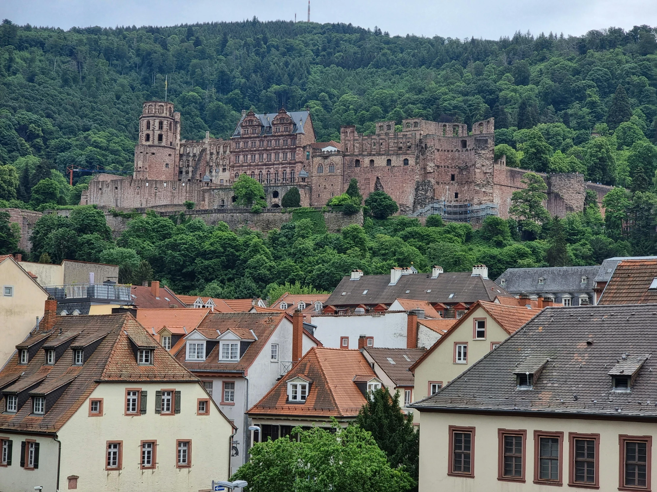 there are many buildings that are in this village